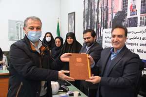 بزرگداشت هفته پژوهش در دانشکده پرستاری و مامایی و تجلیل از پژوهشگران برتر دانشکده با حضور رئیس رئیس مرکز استعدادهای درخشان برگزارشد.